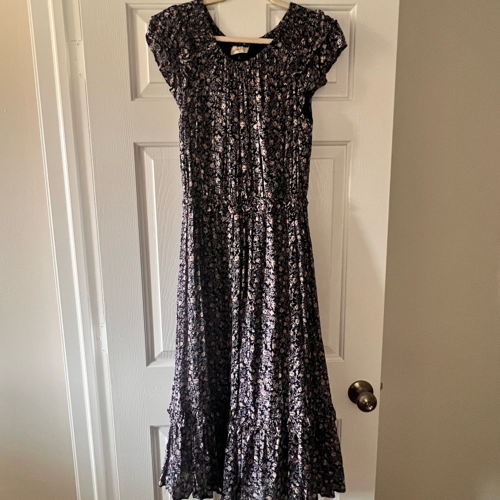 Universal Thread, size Medium. navy blue with peach/tan flowers